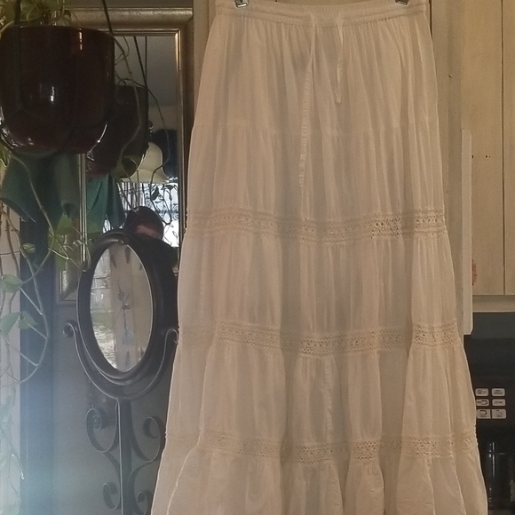 kommotion New York Dresses & Skirts - Long Vintage White Flowing Skirt sz M